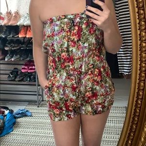Floral romper with pockets